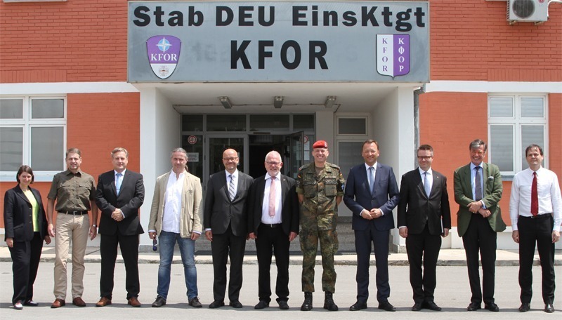Kosovo Besuch Soldaten HP